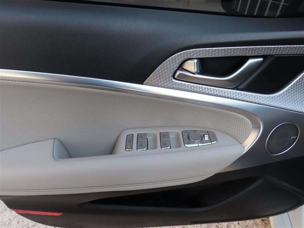 Genesis G70 - Vista 11