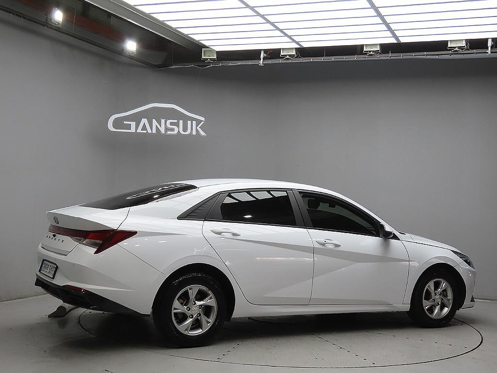 HYUNDAI Avante - Vista 7