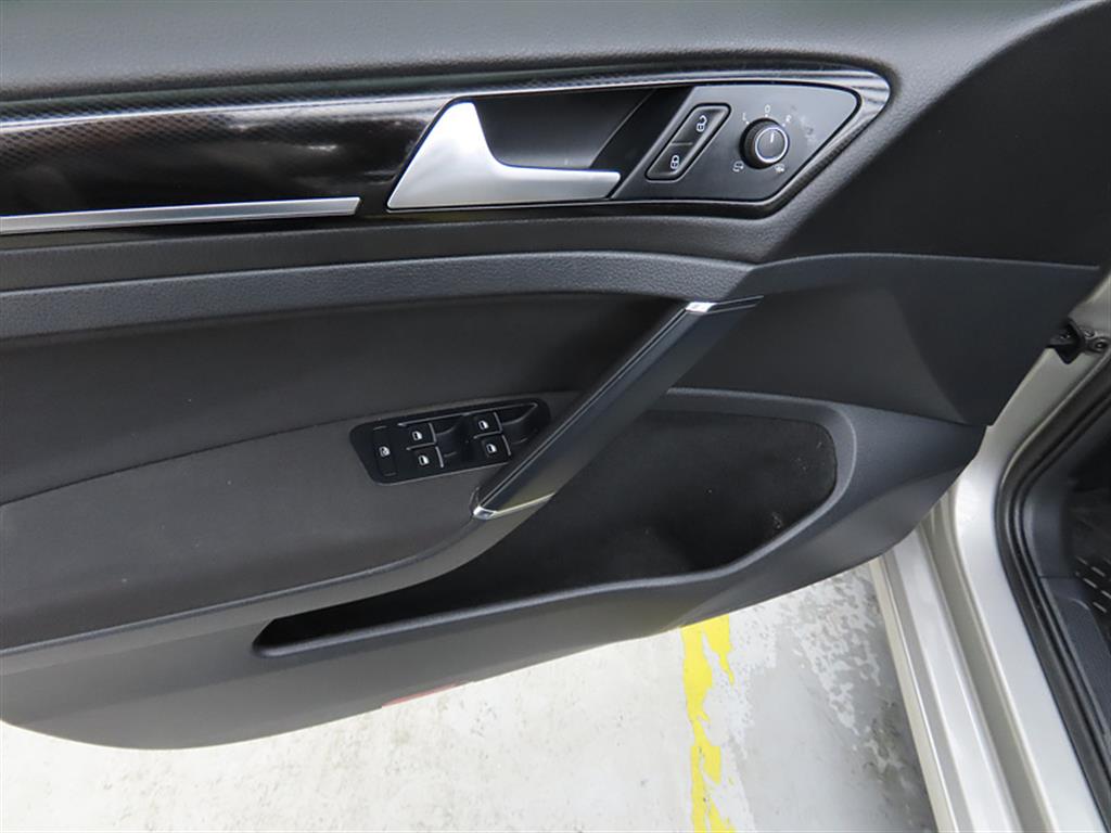 Volkswagen Golf - Vista 12