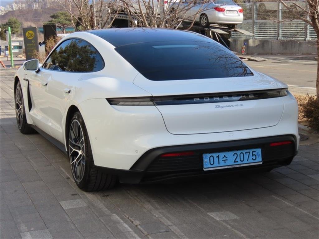Porsche Taycan - Vista 7
