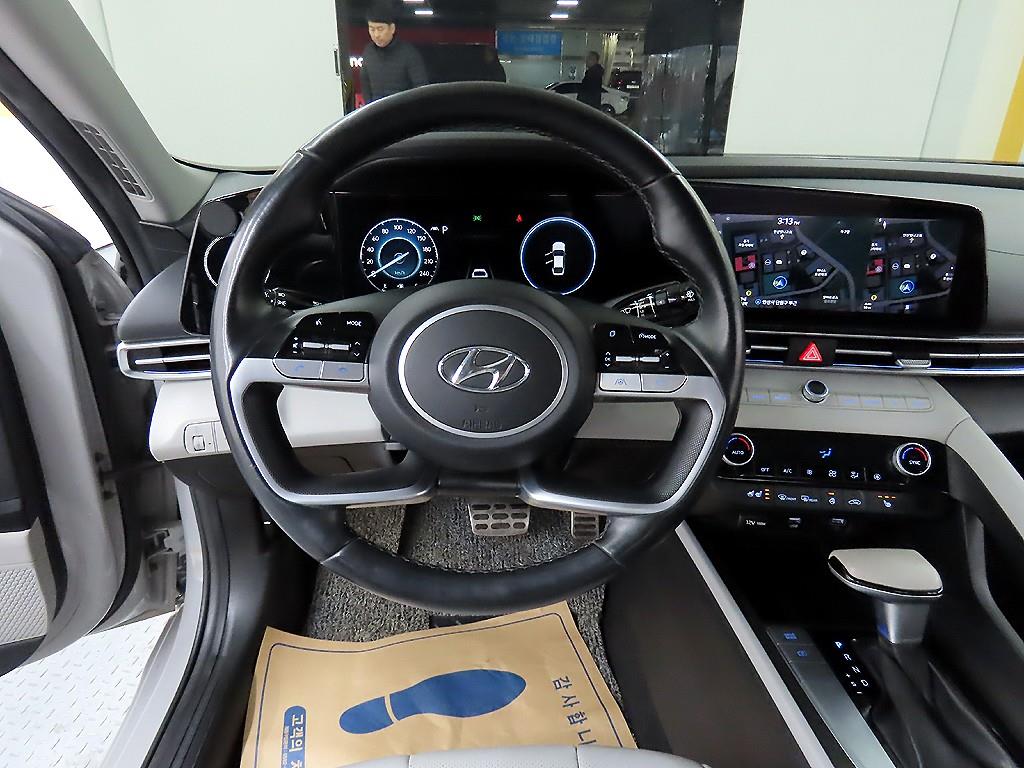 HYUNDAI Avante - Vista 7