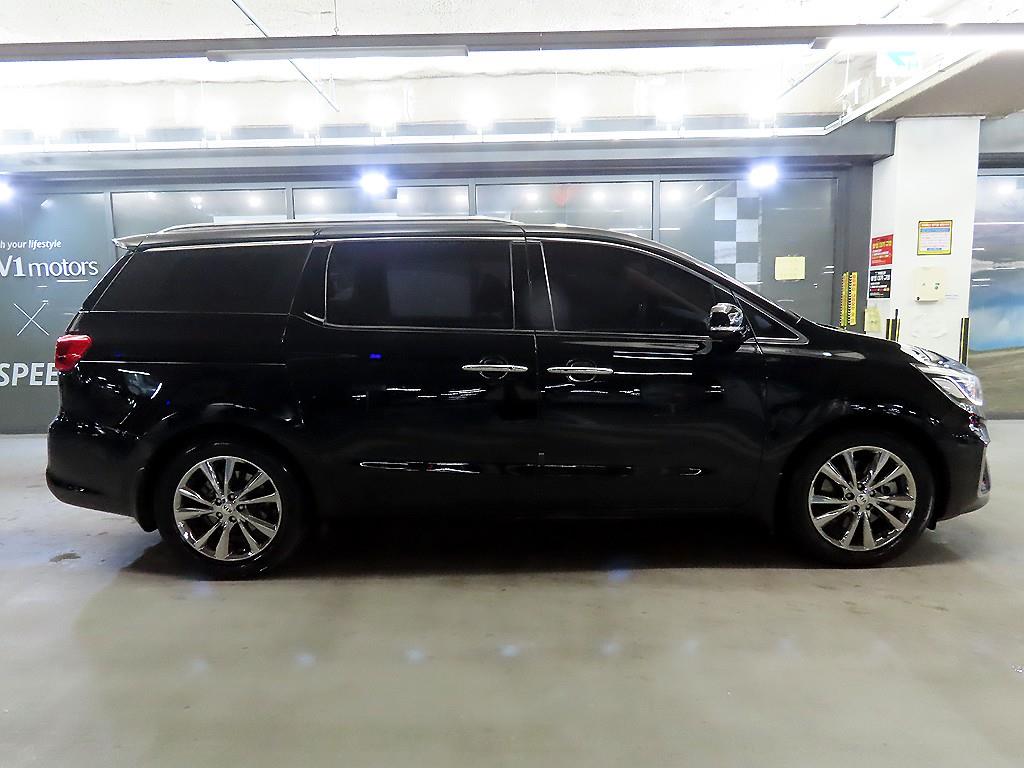 KIA Carnival - Vista 3
