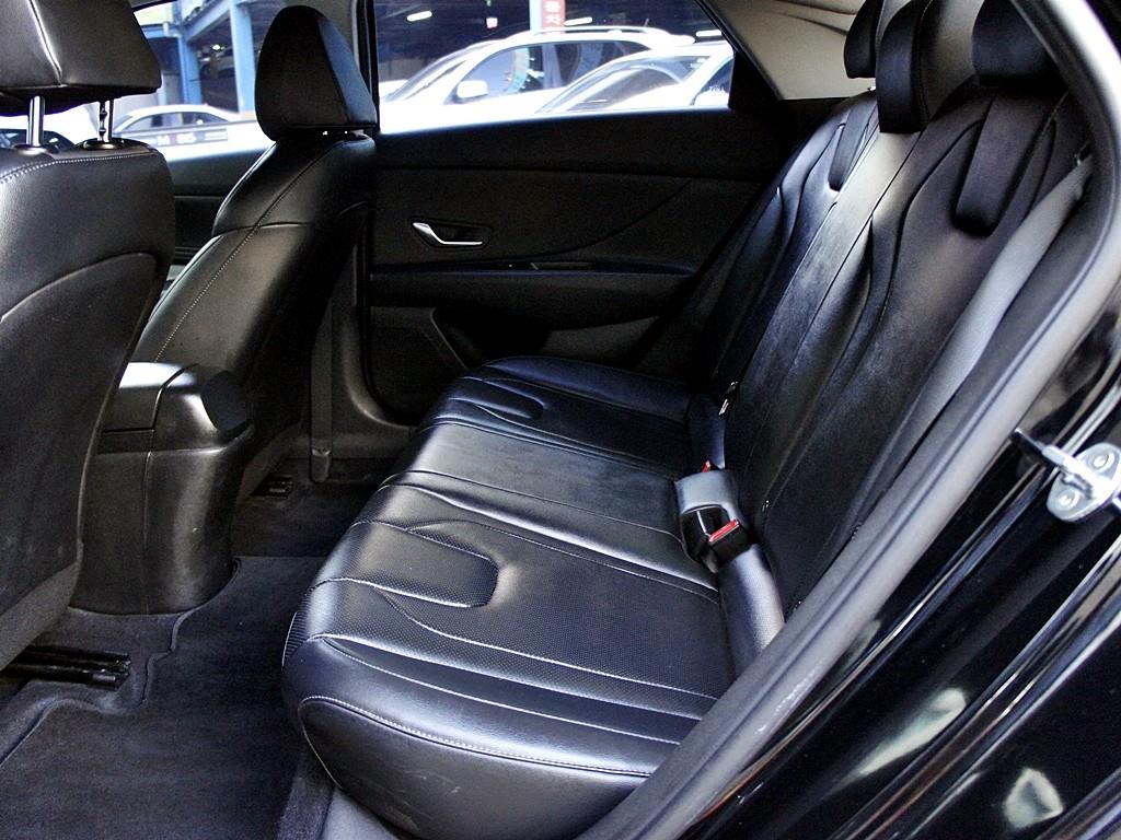 HYUNDAI Avante - Vista 11