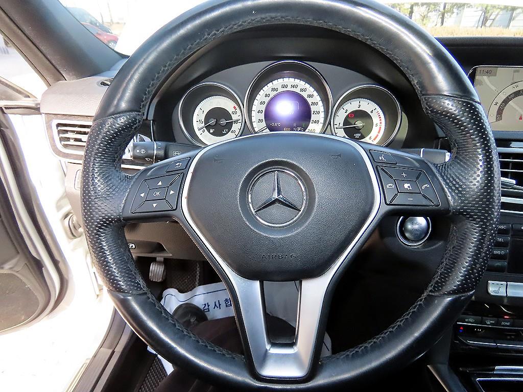 Mercedes Benz E class - Vista 8