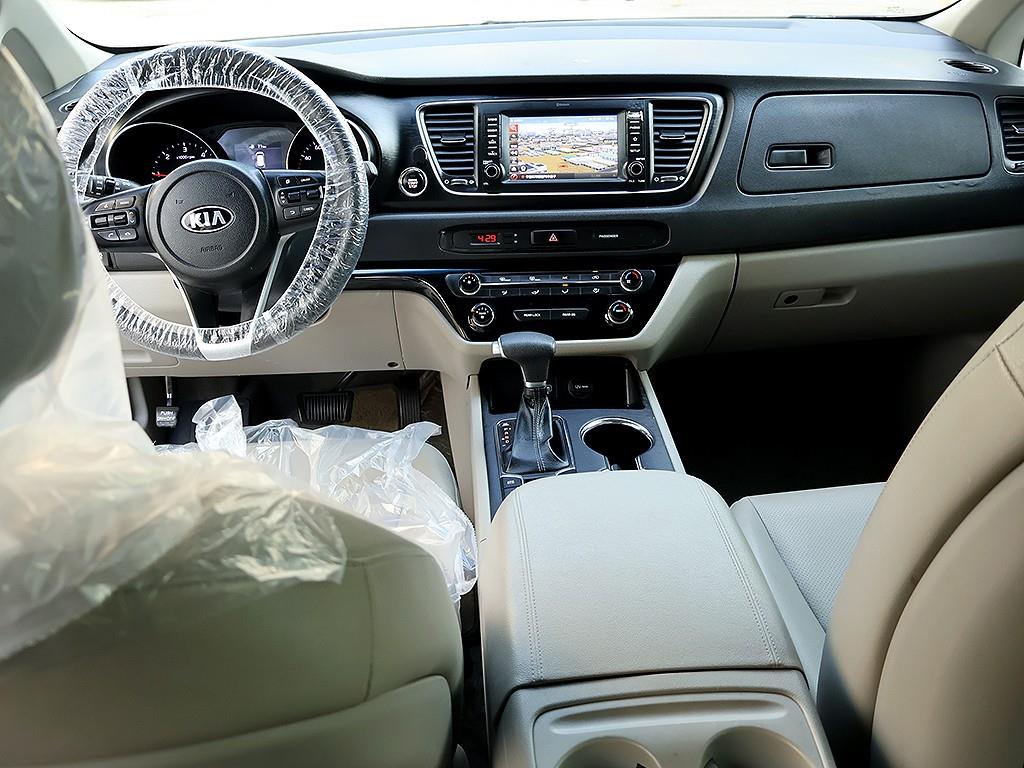 KIA Carnival - Vista 9