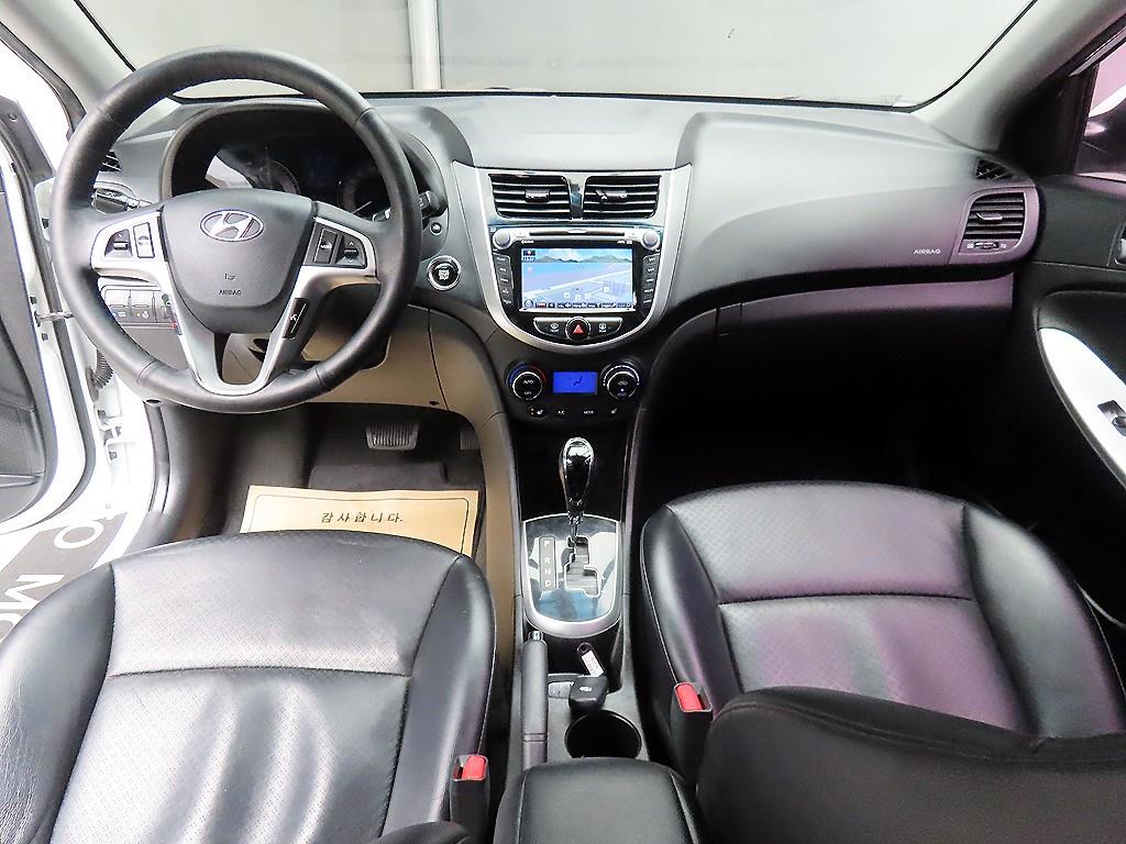 HYUNDAI Accent - Vista 7
