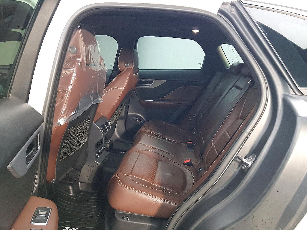 Jaguar F-PACE - Vista 9