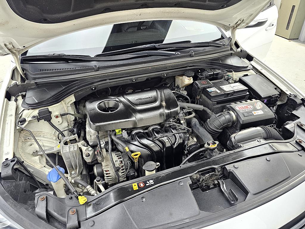 HYUNDAI Avante - Vista 6