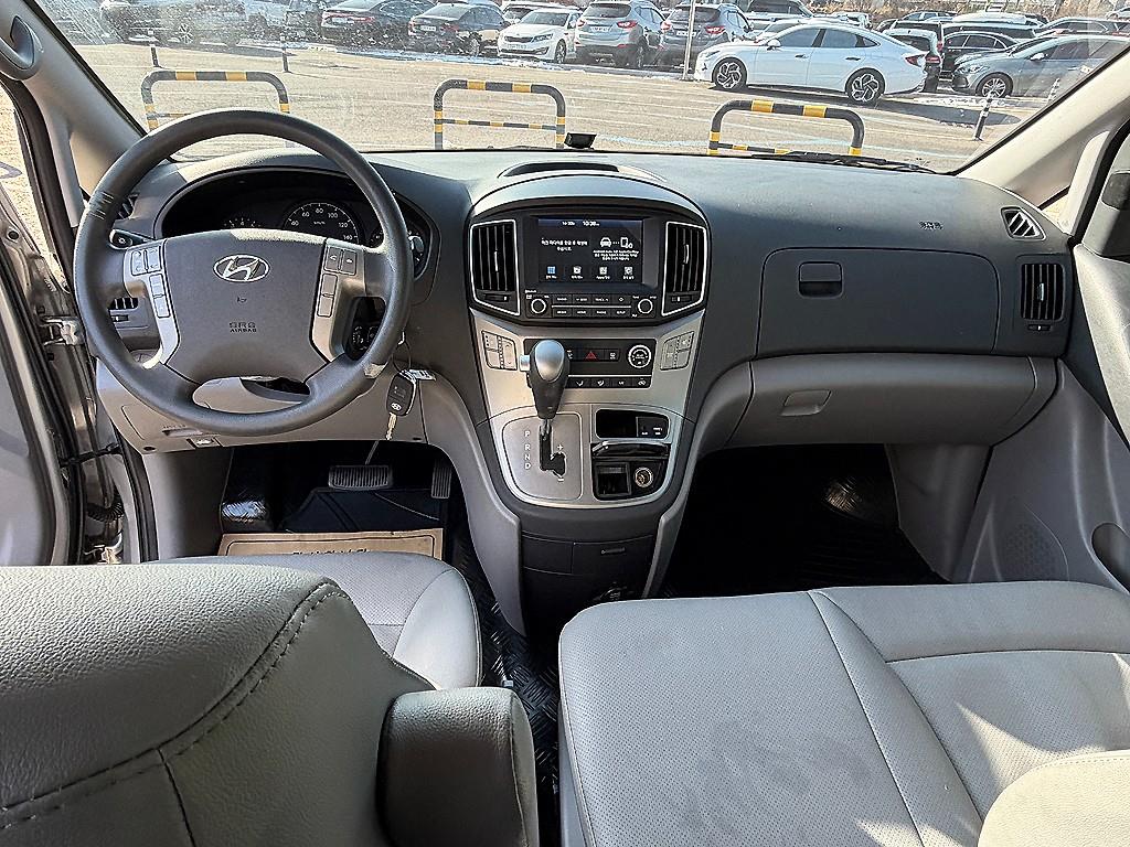 HYUNDAI Starex - Vista 5