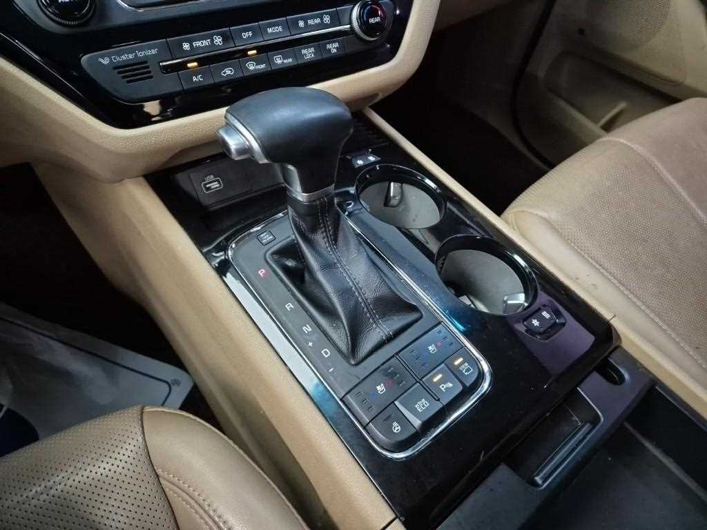 KIA Carnival - Vista 8