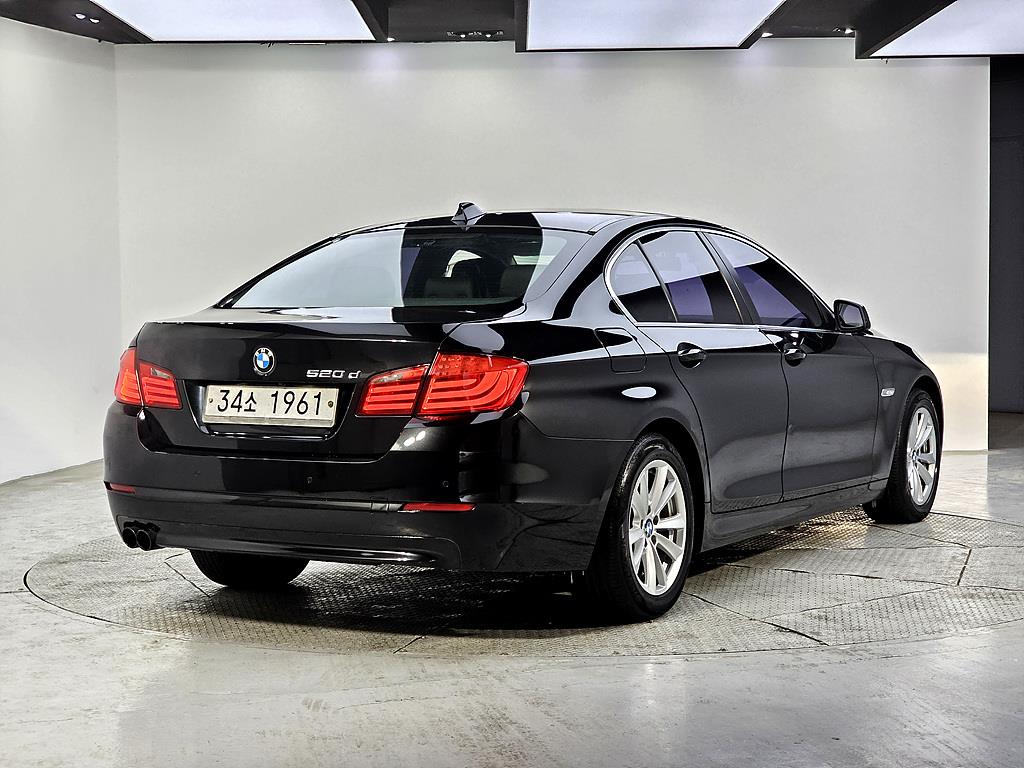 BMW 5 Series - Vista 4