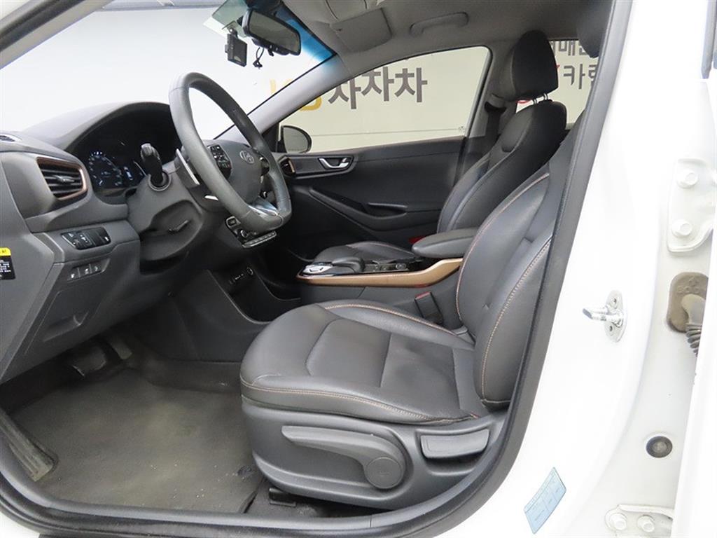 HYUNDAI Ioniq - Vista 5