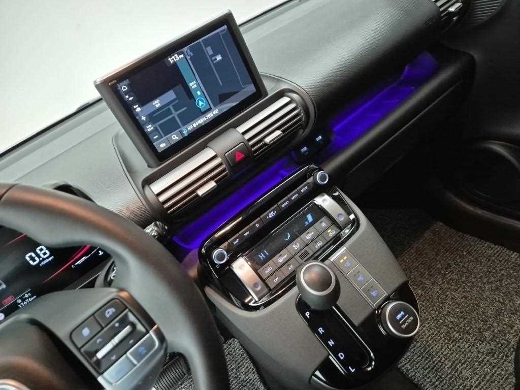 HYUNDAI Casper - Vista 10