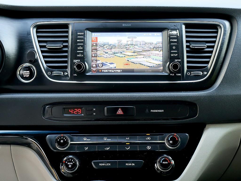 KIA Carnival 2019 the color of pearl - Importación desde Corea - HF Imports Iquique - Foto 9