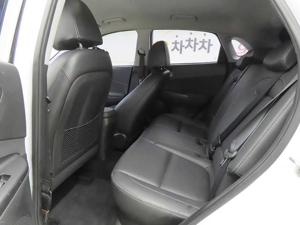 HYUNDAI Kona - Vista 6