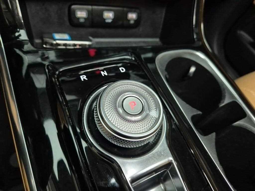 KIA Carnival - Vista 8