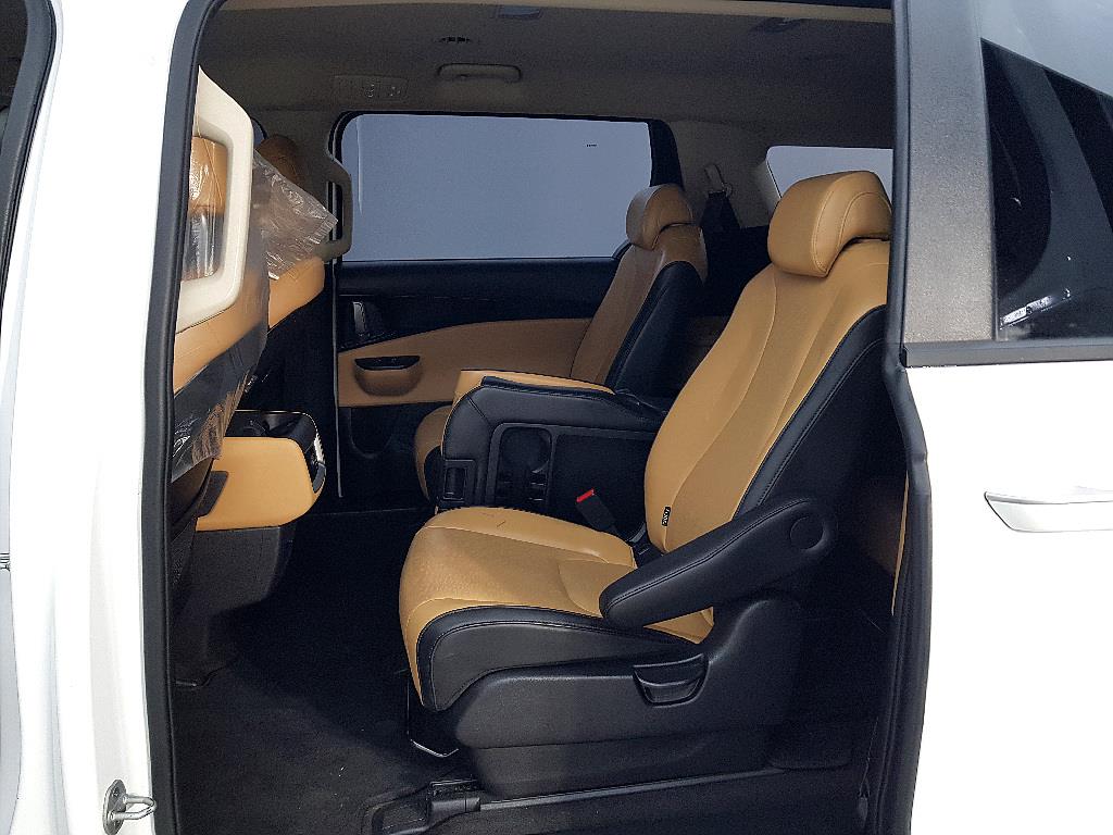 KIA Carnival - Vista 9