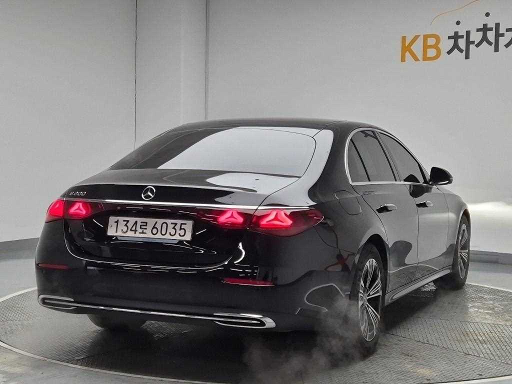 Mercedes Benz E class - Vista 3