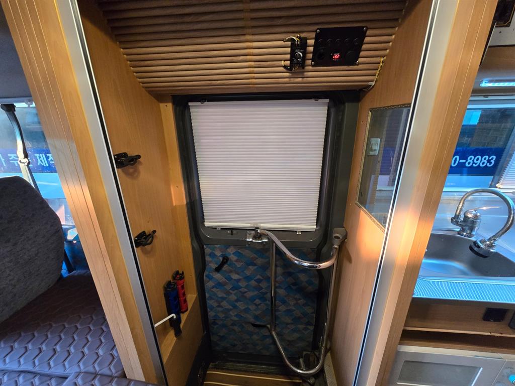 medium and large bus Hyundai bus - Vista 6