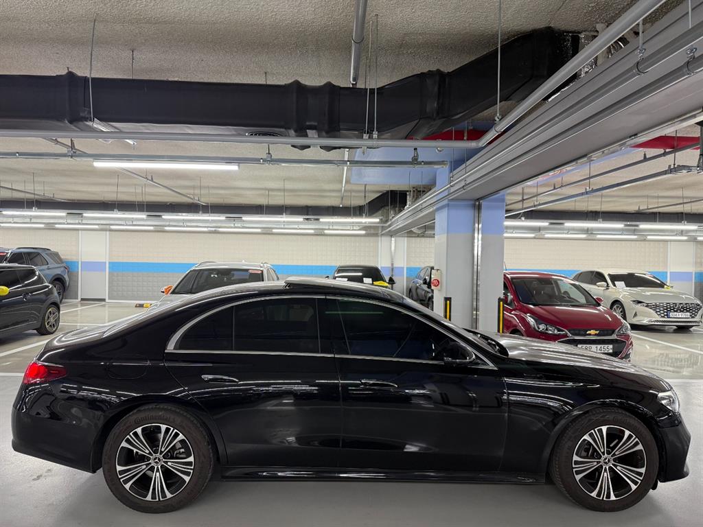 Mercedes Benz E class - Vista 4