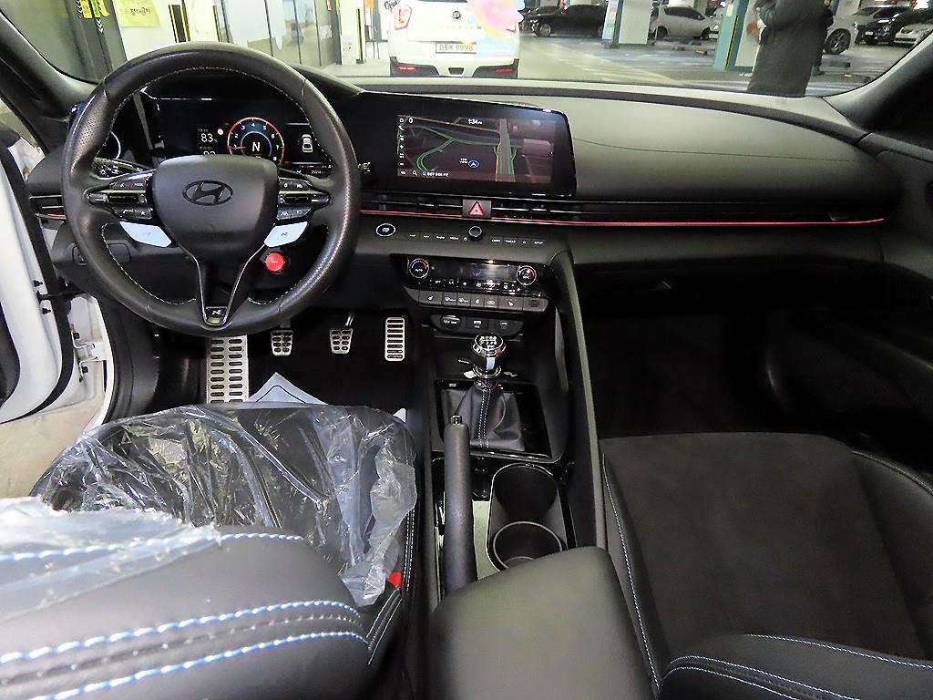 HYUNDAI Avante - Vista 10