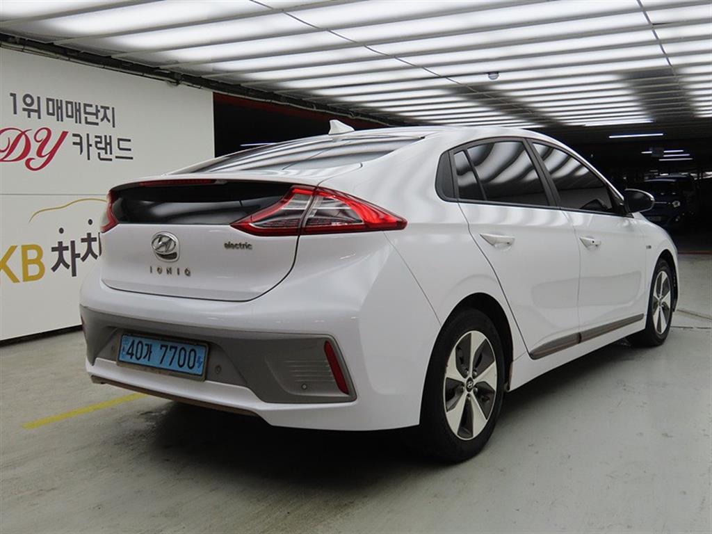 HYUNDAI Ioniq - Vista 4
