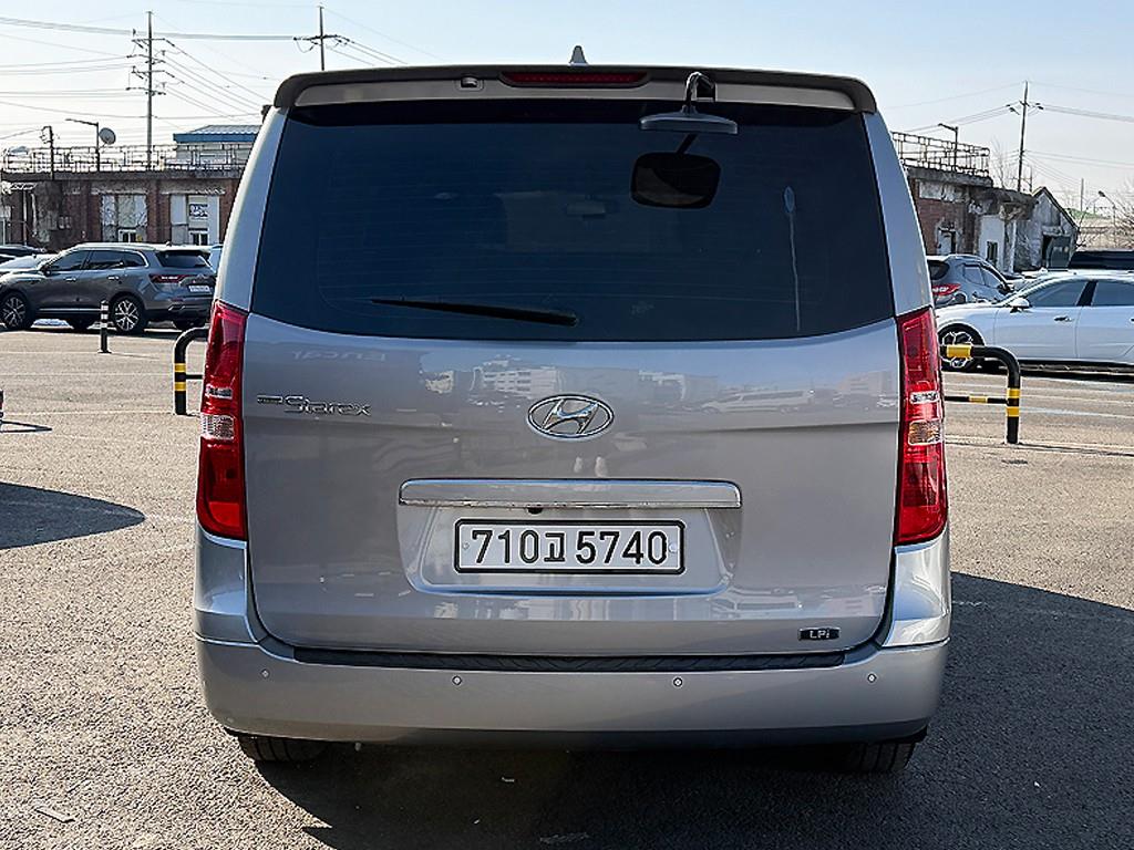 HYUNDAI Starex - Vista 4