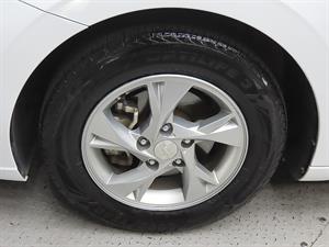 HYUNDAI Avante - Vista 10