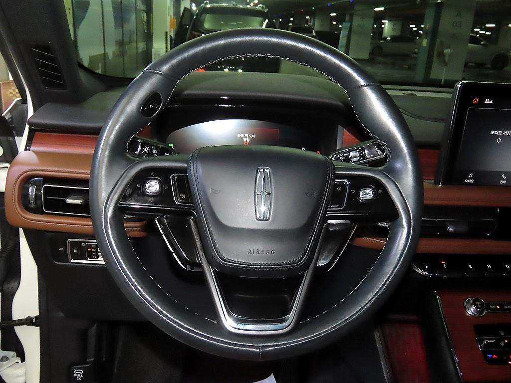 Lincoln Aviator - Vista 8