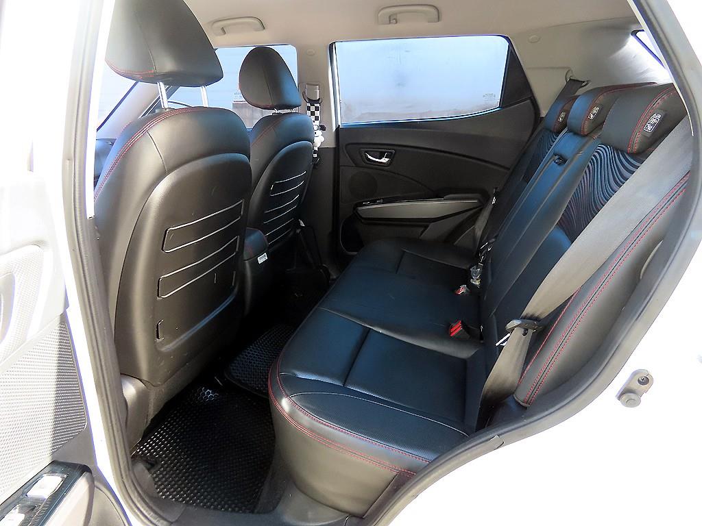 Ssangyong Tivoli - Vista 6