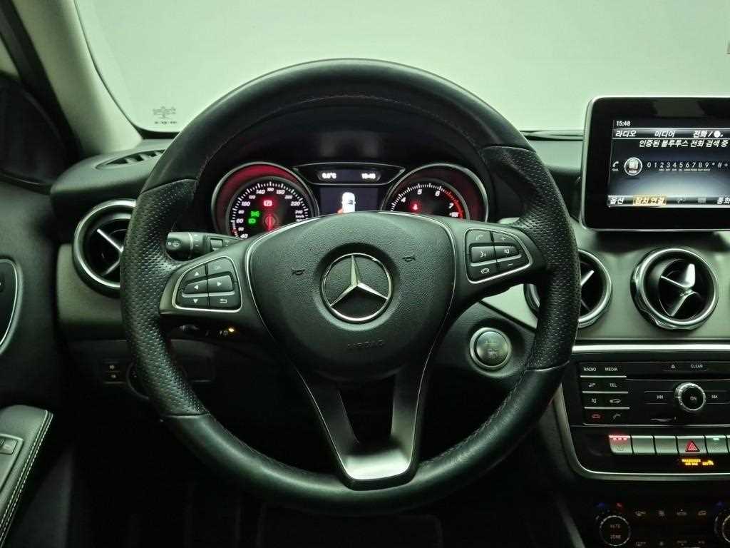 Mercedes Benz GLA Class - Vista 9