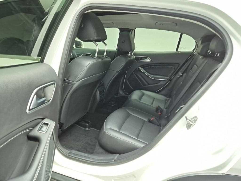 Mercedes Benz GLA Class - Vista 12