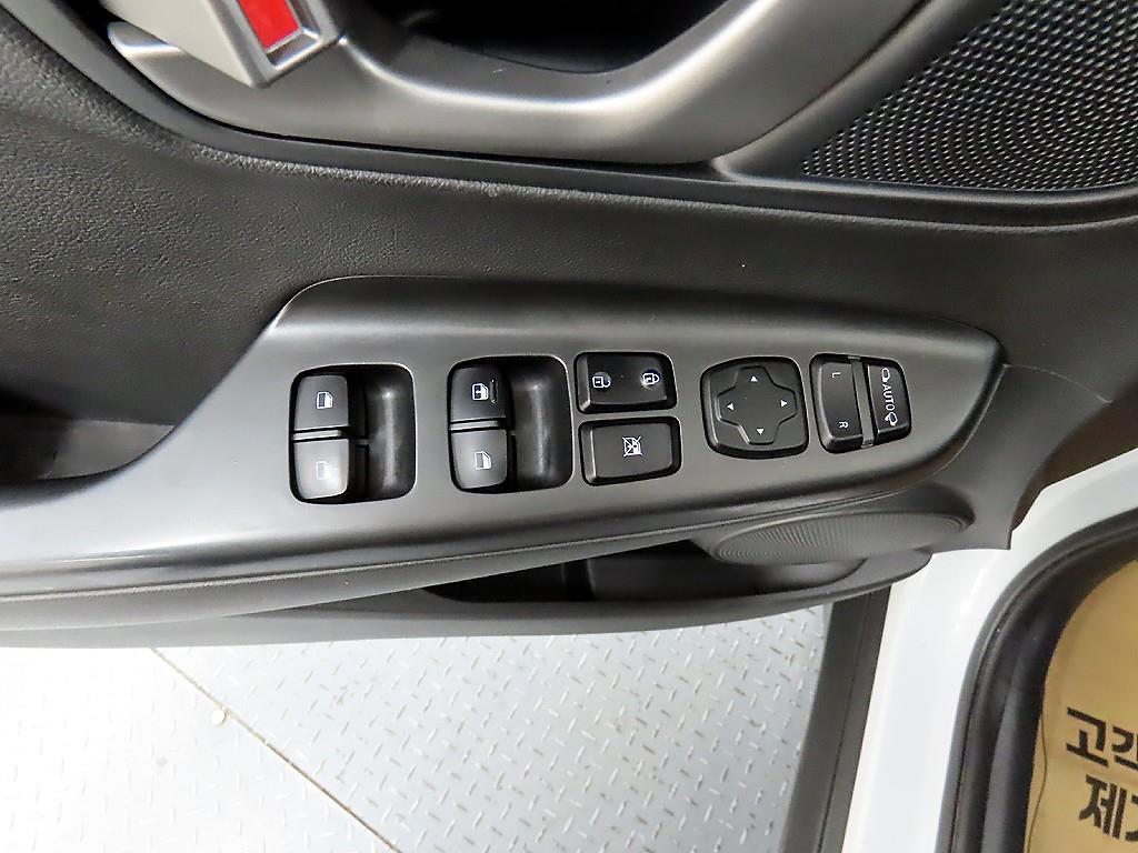 HYUNDAI Kona - Vista 11