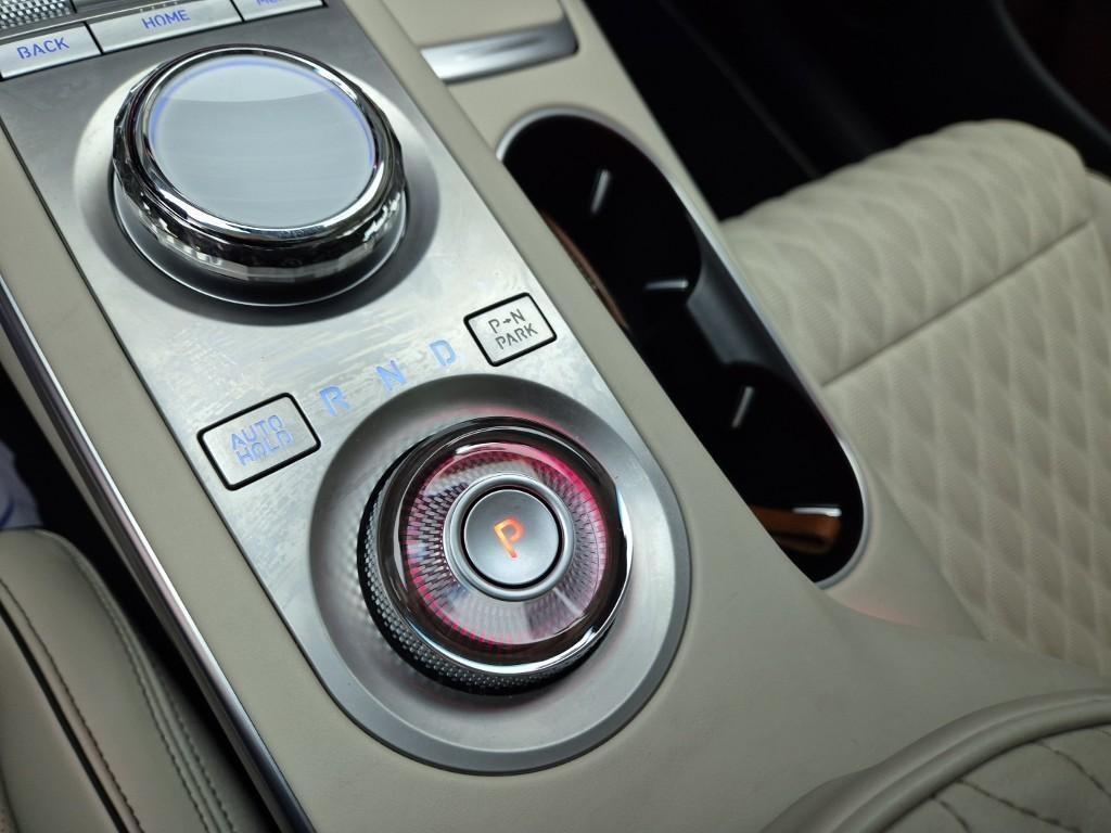 Genesis GV70 - Vista 8