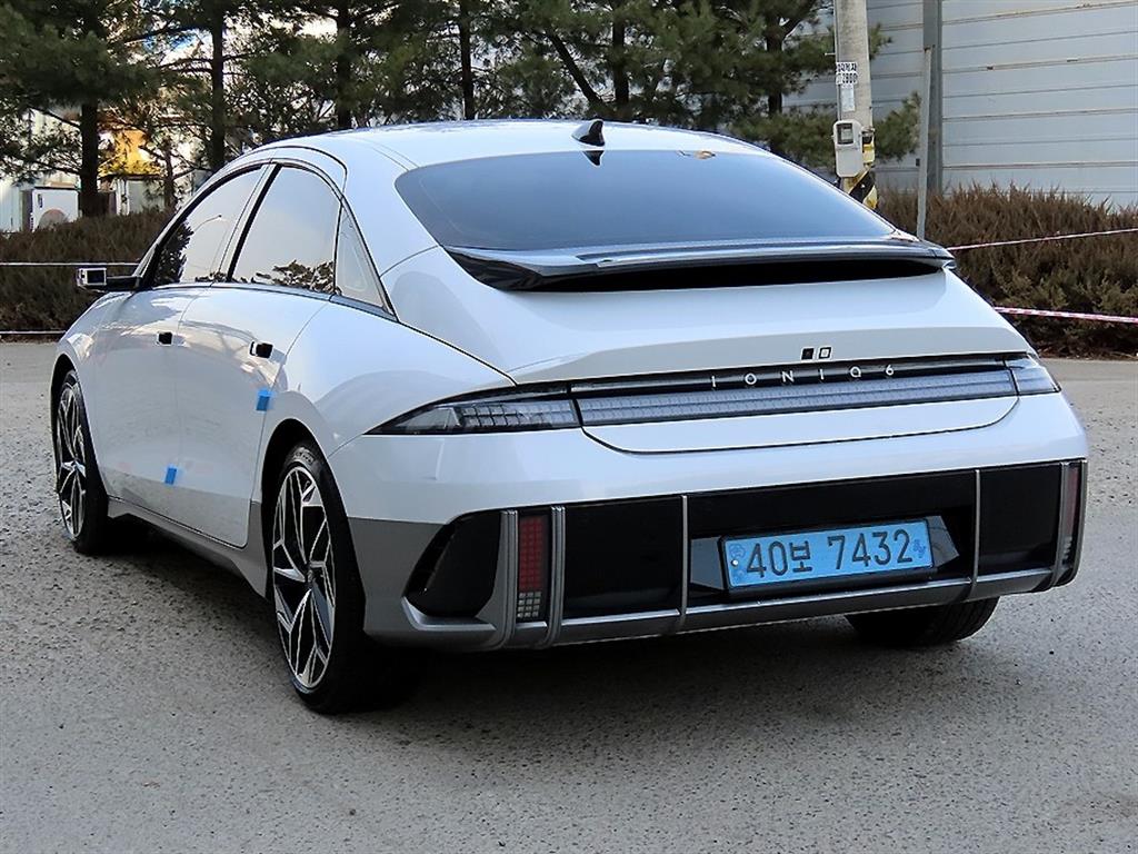 HYUNDAI Ioniq 6 - Vista 3