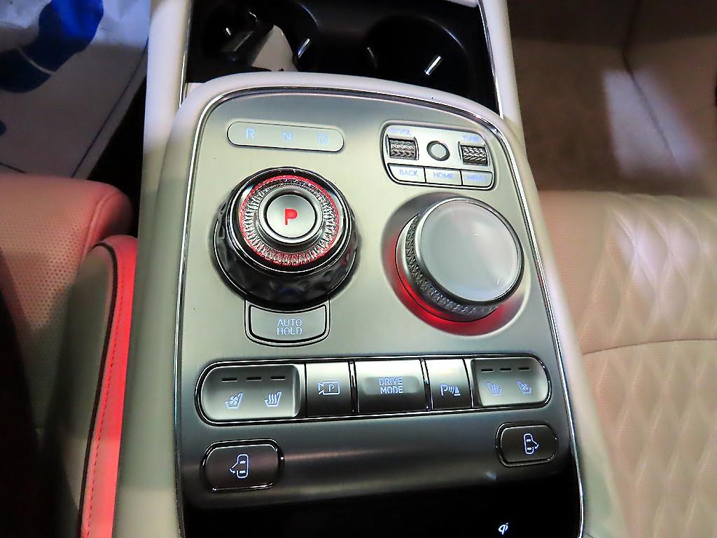 Genesis G90 - Vista 12