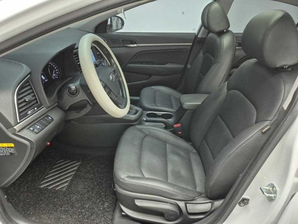 HYUNDAI Avante - Vista 11