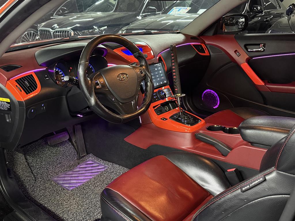 HYUNDAI Genesis - Vista 8