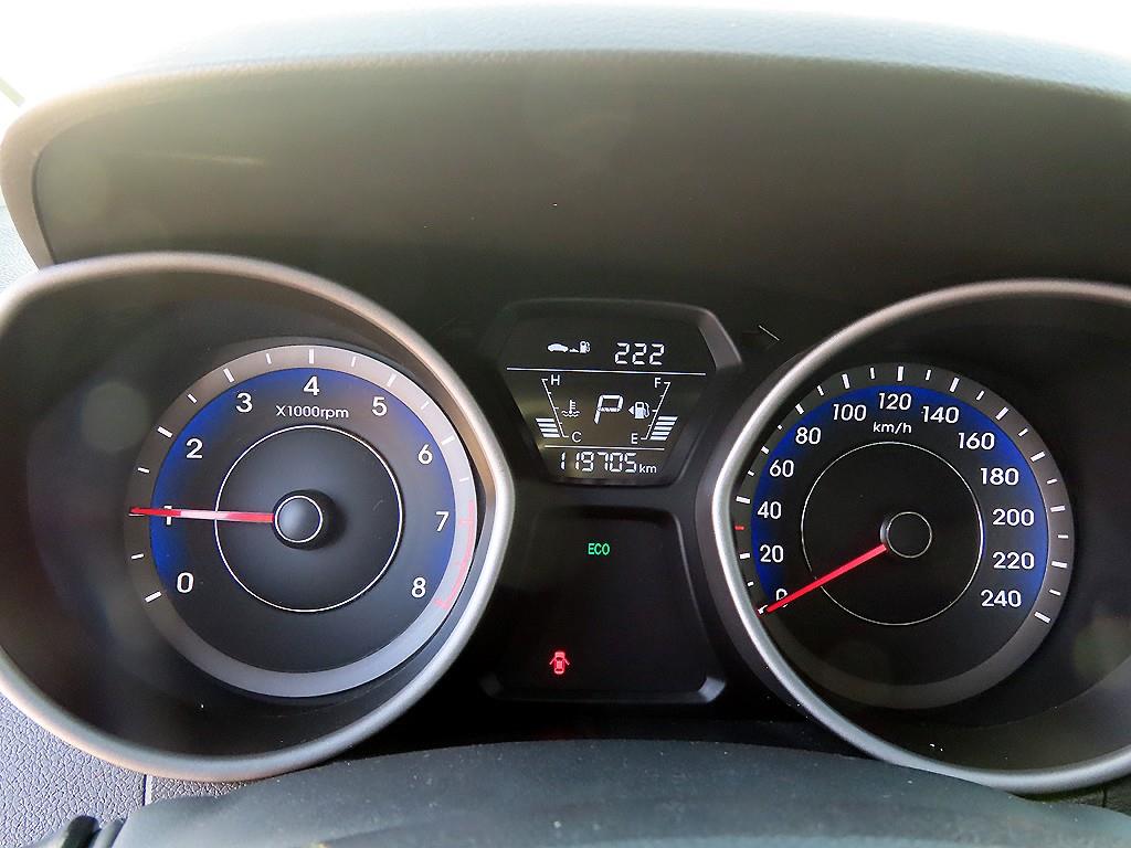 HYUNDAI Avante - Vista 8