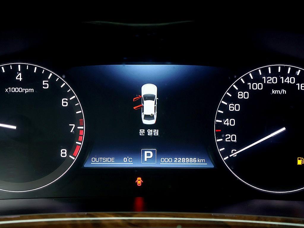 HYUNDAI Equus - Vista 11