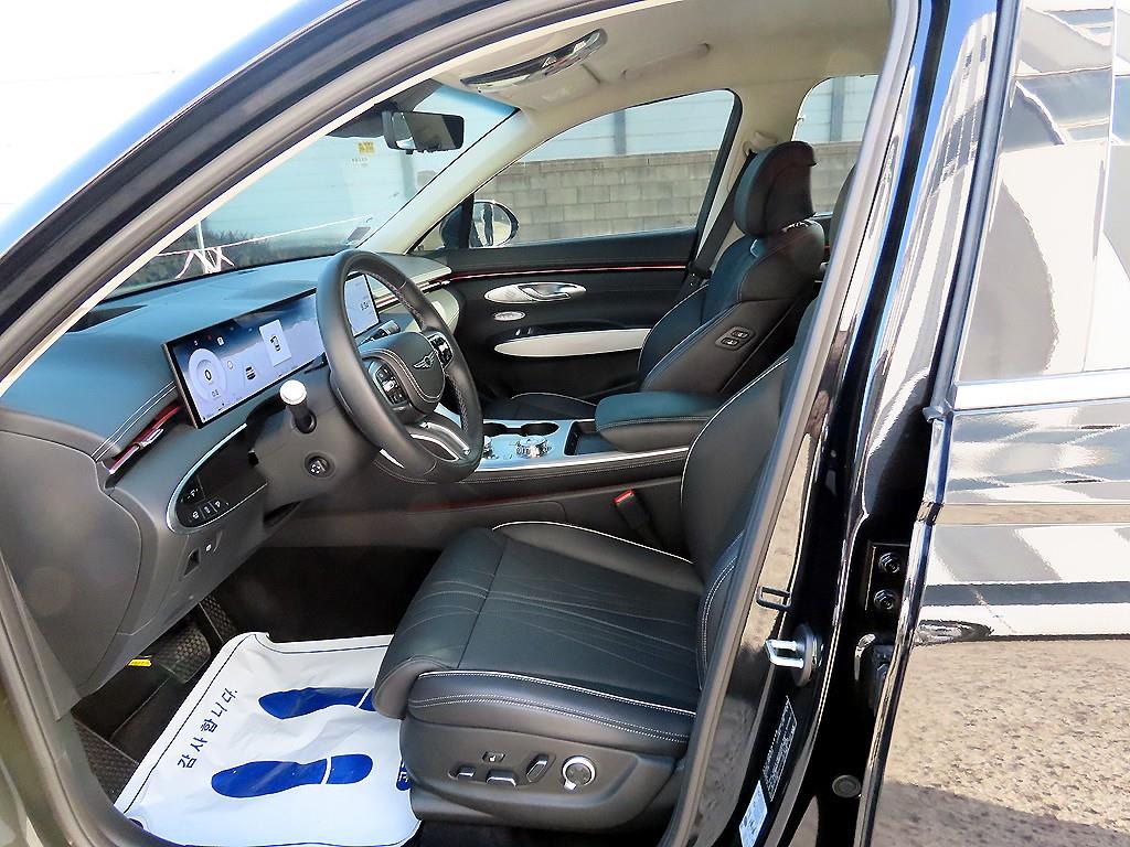 Genesis GV70 - Vista 5