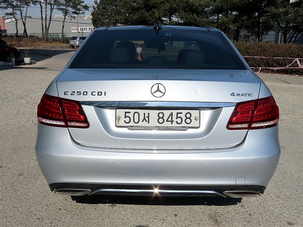 Mercedes Benz E class - Vista 4