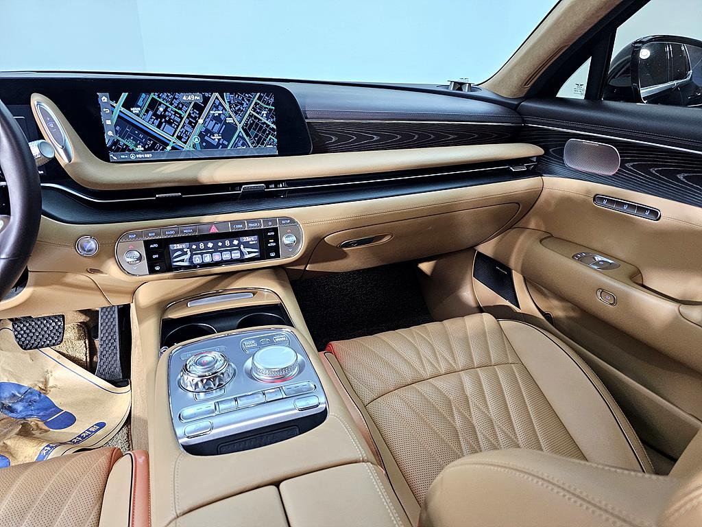 Genesis G90 - Vista 10