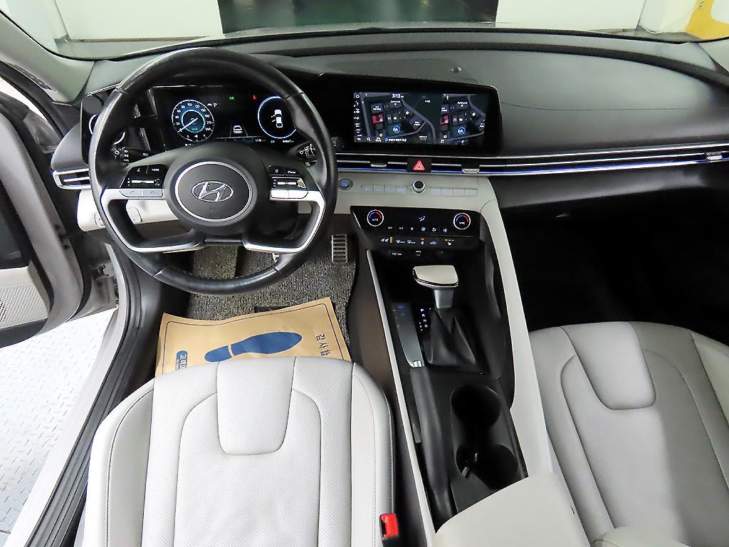 HYUNDAI Avante - Vista 5