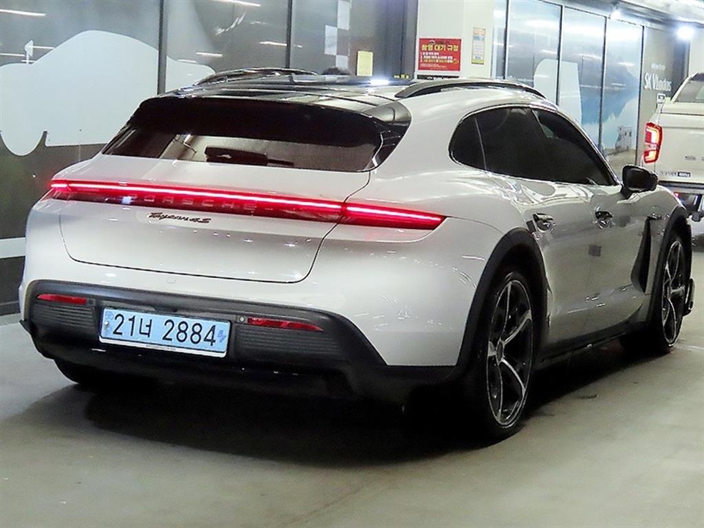Porsche Taycan - Vista 4