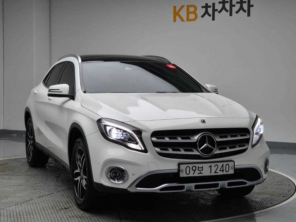 Mercedes Benz GLA Class - Vista 4