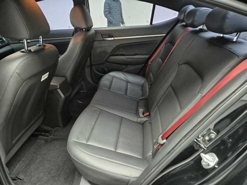 HYUNDAI Avante - Vista 12