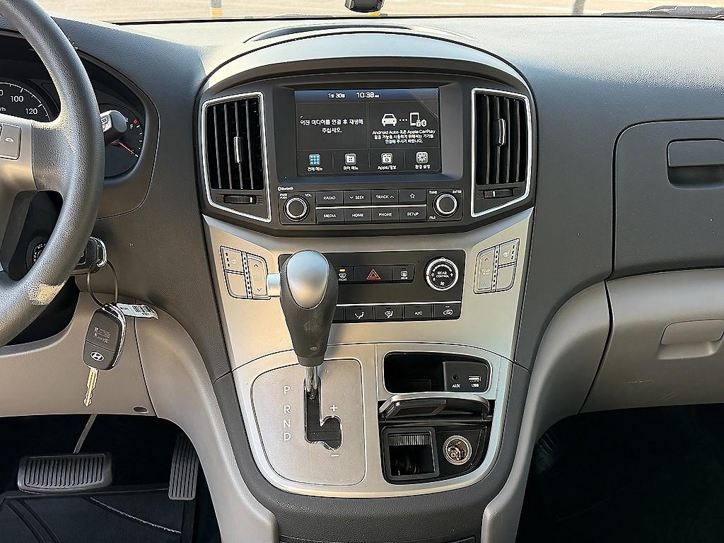 HYUNDAI Starex - Vista 10