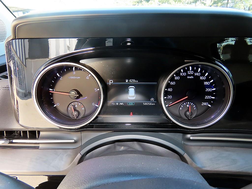 KIA Carnival - Vista 10