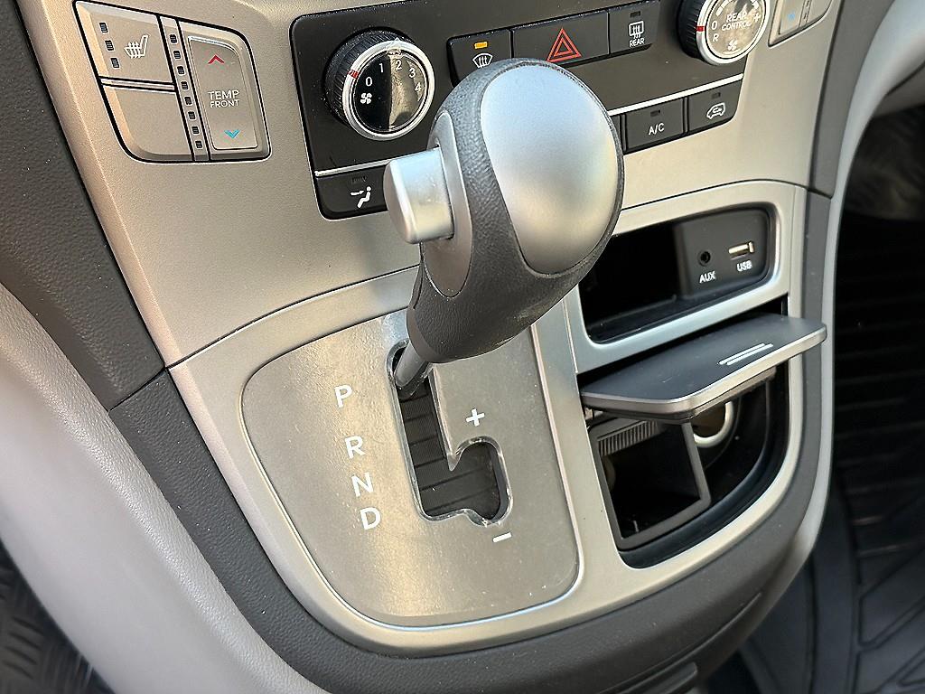 HYUNDAI Starex - Vista 11